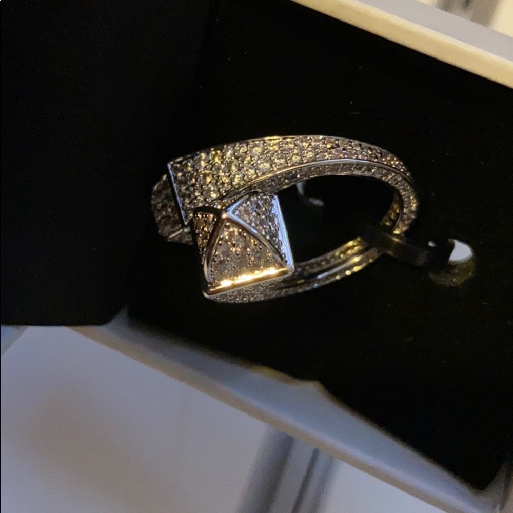 Beautiful Diamond Statement Ring - image 5